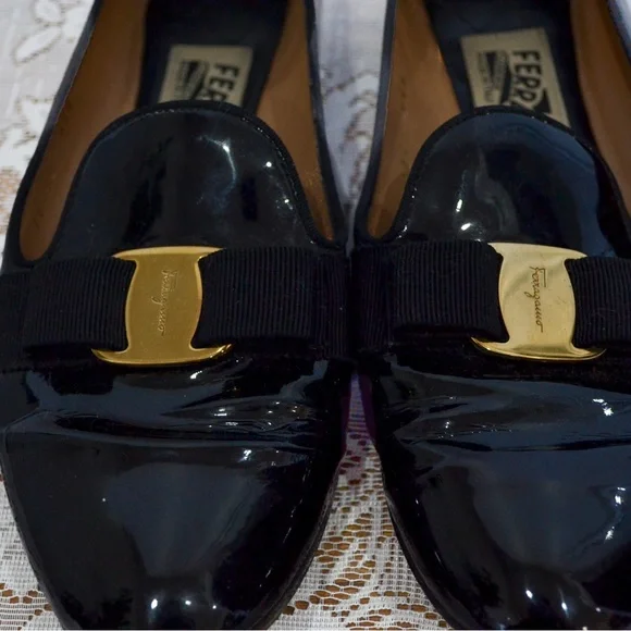 Salvatore Ferragamo Black Patent Leather Vara Bow Loafers with Gold Plaque - Picture 2 of 6